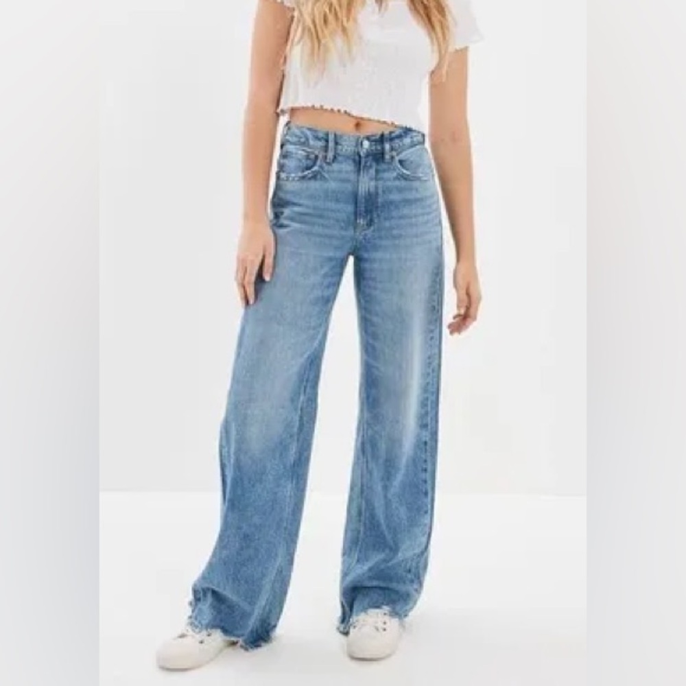 American Eagle Light Wash Super High Rise Baggy Wide Leg Jeans